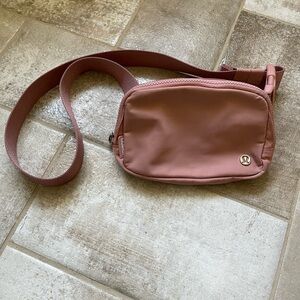 Lululemon Everywhere Belt Bag 1L